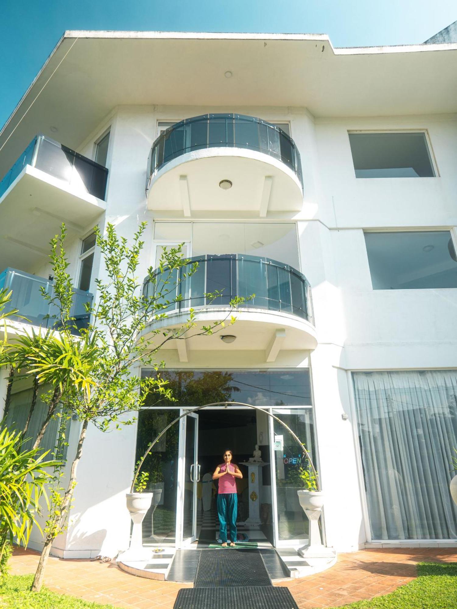 Amaya Beach Hotel Dikwella Exterior photo